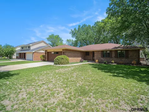 1000 Twin Ridge Rd, Lincoln, NE 68510