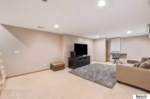 17248 Pine St, Omaha, NE 68130 photo 27