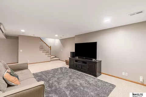 17248 Pine St, Omaha, NE 68130 photo 26
