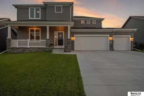 18507 Olive Cir, Omaha, NE 68136