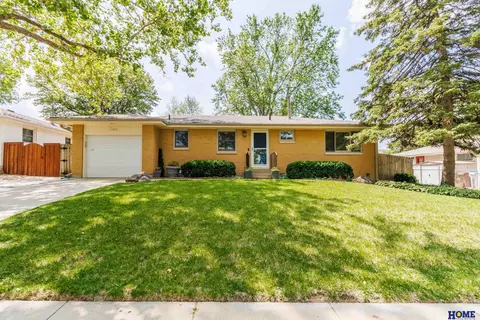 7309 Englewood Dr, Lincoln, NE 68510