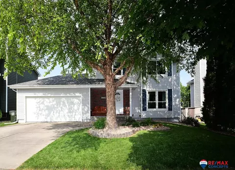 5220 NW 4th St, Lincoln, NE 68521