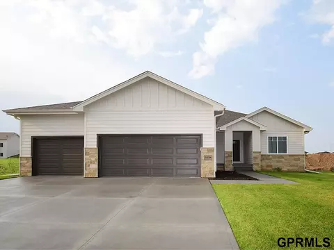 21139 Jessie Ave, Elkhorn, NE 68022