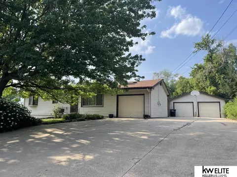 8120 Lake St, Omaha, NE 68134