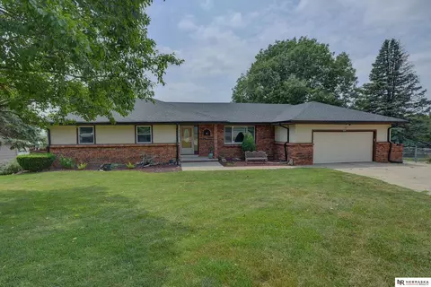 5606 S 53rd St, Omaha, NE 68117