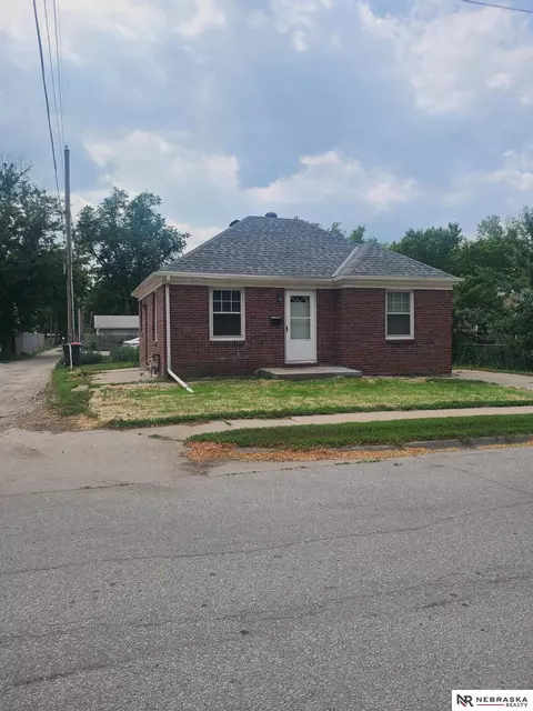 1227 N 32nd St, Lincoln, NE 68503