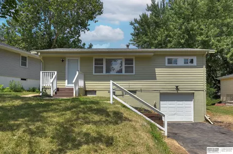 4106 Newport Ave, Omaha, NE 68112