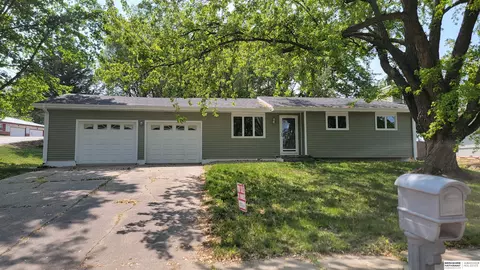 8114 S 39 St, Bellevue, NE 68147