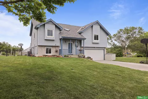 9903 S 9th Cir, Bellevue, NE 68123