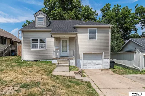 8012 State St, Ralston, NE 68127