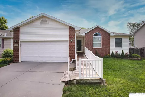 7400 S 16 St, Lincoln, NE 68512