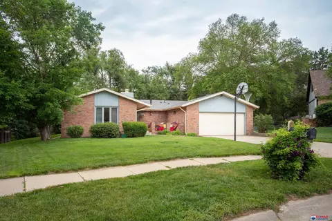 5620 S 68 Street Ct, Lincoln, NE 68516