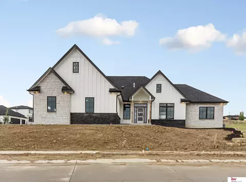 19003 Sycamore Dr, Gretna, NE 68028