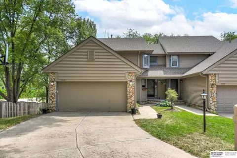 15325 Mason Plz, Omaha, NE 68154