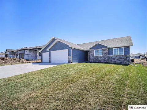 7519 Jimmie Ave, Lincoln, NE 68516