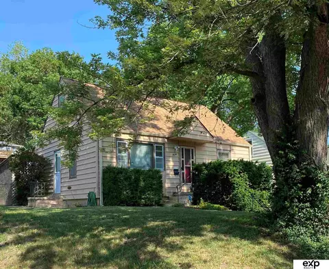 2626 N 70 St, Omaha, NE 68104