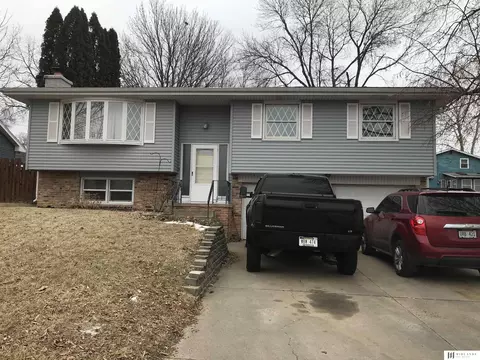 1603 Thomas Dr, Bellevue, NE 68005