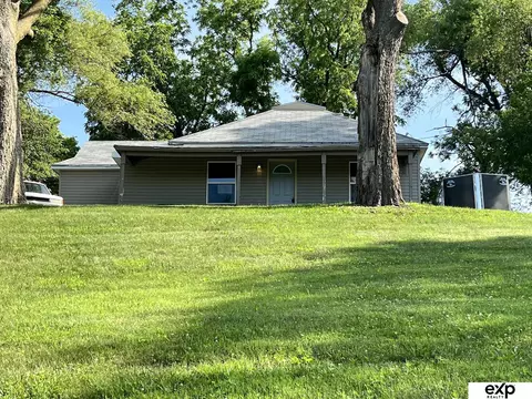 2159 Davis Dr, Blair, NE 68008