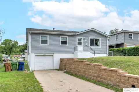 1207 Sunny Ln, Bellevue, NE 68005