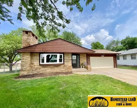 1124 Hubble St, Fairbury, NE 68352
