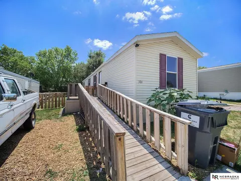 301 W Treehaven Dr, Lincoln, NE 68521
