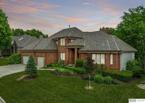 117 S 127 Plz, Omaha, NE 68154