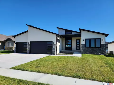 7400 Isidore Dr, Lincoln, NE 68516