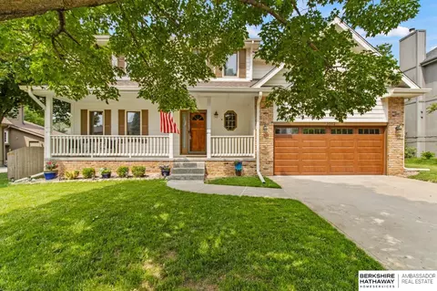 1002 Shady Tree Ln, Papillion, NE 68046
