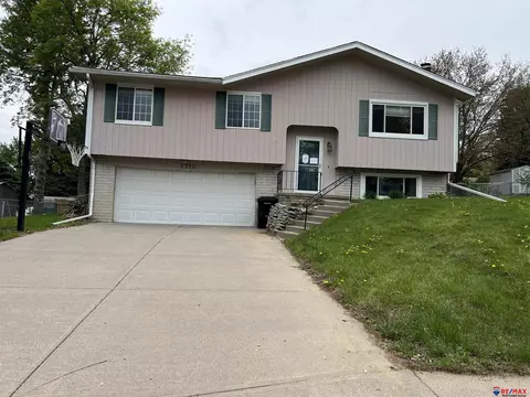 7710 Briar Ct, La Vista, NE 68128
