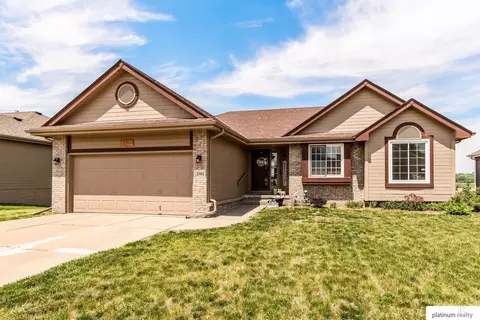 2502 Alexandra Rd, Papillion, NE 68133