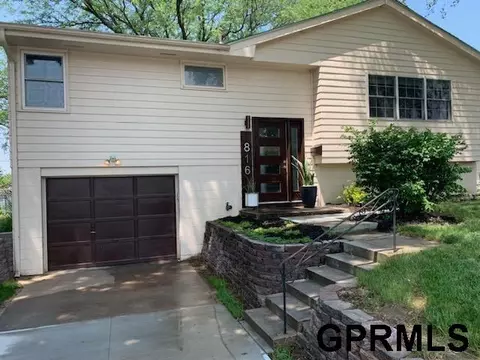 816 Tipperary Dr, Papillion, NE 68046