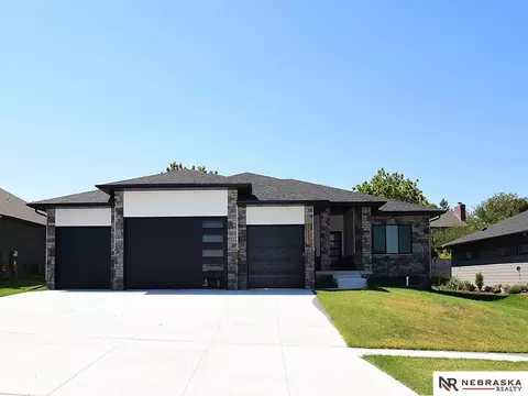 1121 S 88 St, Lincoln, NE 68520