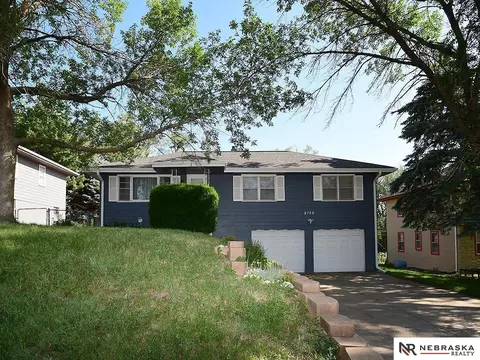 8726 Parker St, Omaha, NE 68114