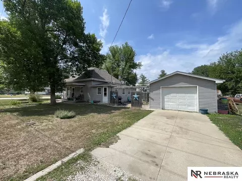 102 E 11th St, Dorchester, NE 68343