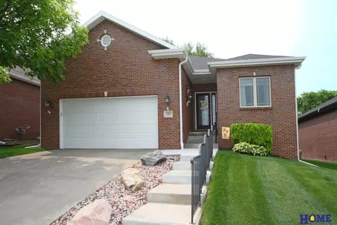 7901 Weeping Willow Ln, Lincoln, NE 68506