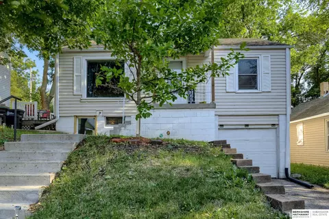 4127 Binney St, Omaha, NE 68111
