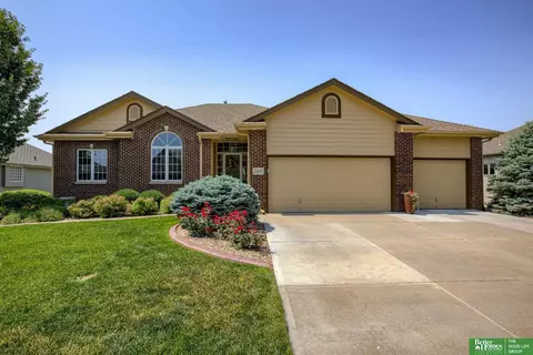 17807 Camelback Ave, Omaha, NE 68136
