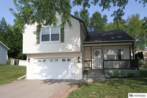 5031 NW 8th St, Lincoln, NE 68521