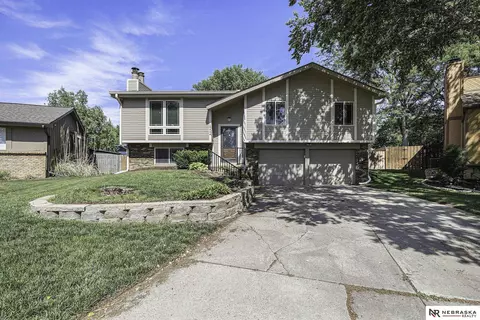 15444 Douglas Cir, Omaha, NE 68154