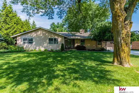 683 Parkwood Ln, Omaha, NE 68132