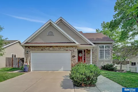 1828 Chloe Ln, Lincoln, NE 68512
