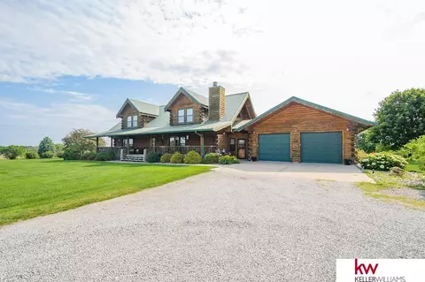 27 Oak Ridge Rd, Superior, NE 68978
