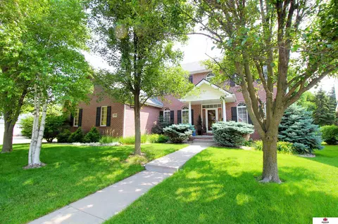 5930 Cross Creek Rd, Lincoln, NE 68516