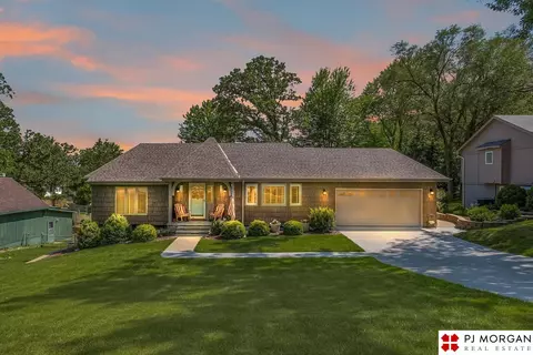 204 Bellevue Blvd S, Bellevue, NE 68005