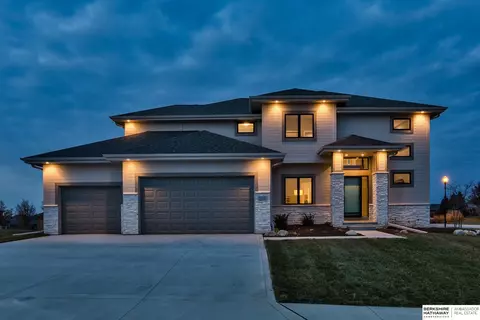 17024 Abigail St, Bennington, NE 68007