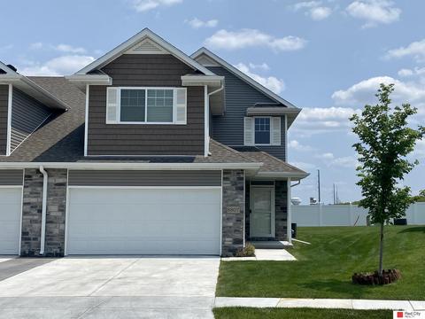 8807 Ridge Hollow Dr, Lincoln, NE 68526