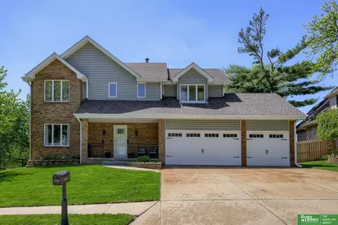 16555 Ontario Cir, Omaha, NE 68130