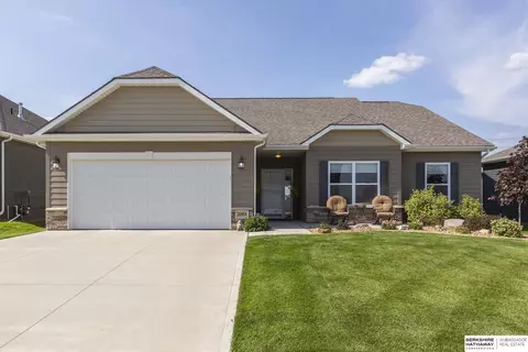 20954 Camden Ave, Omaha, NE 68022