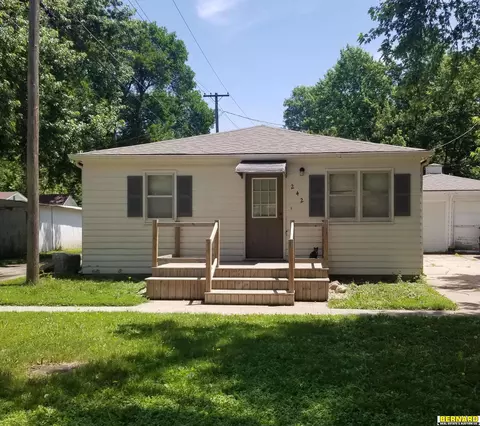 242 N 4th St, Tecumseh, NE 68450