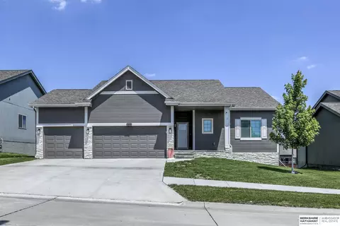 16616 Weber St, Bennington, NE 68007